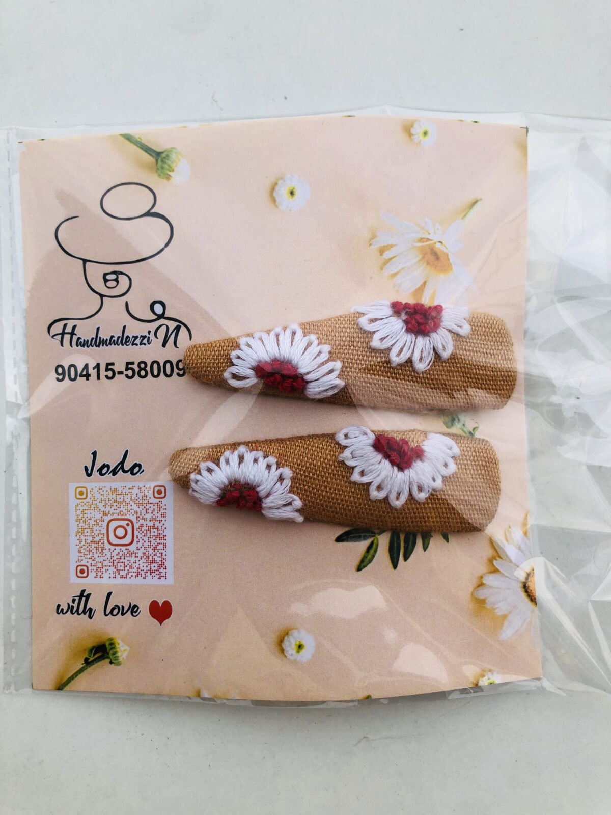 Daisy Embroidered Hairpins - Image 1