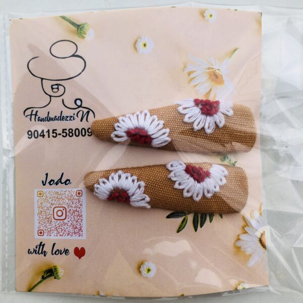 Daisy Embroidered Hairpins