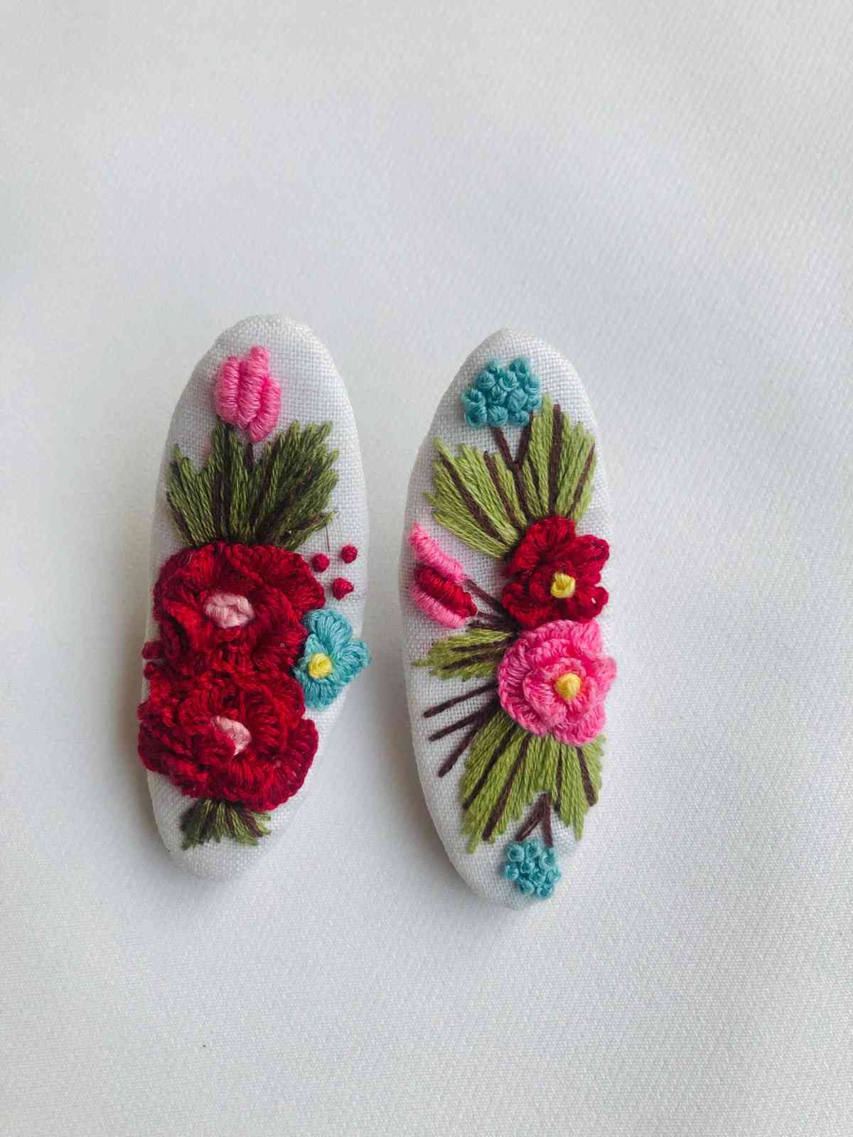 13 (1) Petalette Hairpin - Image 1