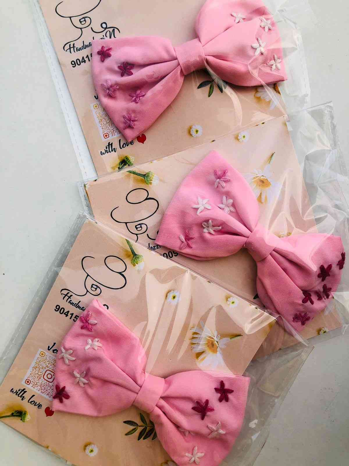 75 (1) Minimal Design Hair Bow - Image 1