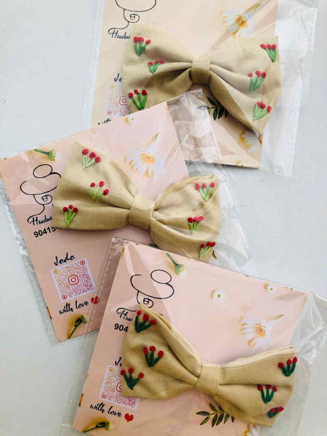 78 (1) Minimal Design Hair Bow - Image 1