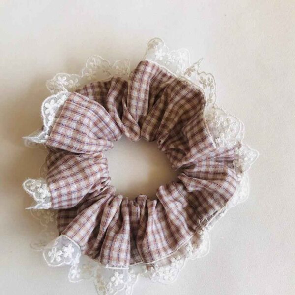 Ruffled cheque lace scrunchie