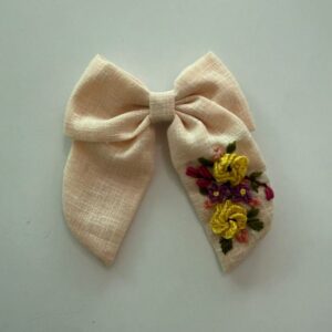 Mini tail bow