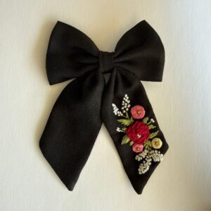 Black flowers tail bow