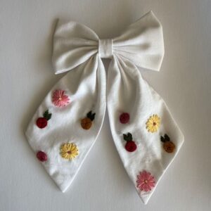White flower tail bow